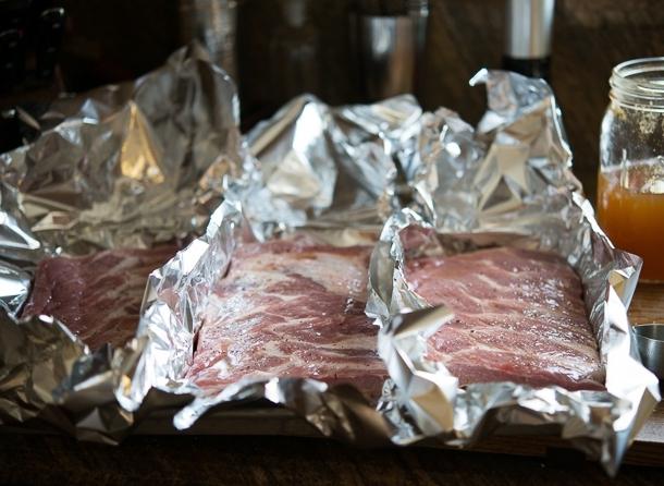 ओवन में पन्नी में सूअर का मांस कैसे गरम करने के लिए स्वादिष्ट: कदम से कदम नुस्खा