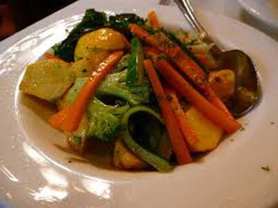 बहु-जोड़ी वाले स्टोर में उपयोगी सब्जियां