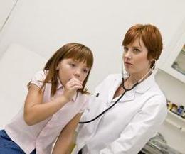 एक बच्चे में ब्रोंकाइटिस का उपचार "सही" चिकित्सक द्वारा किया जाना चाहिए